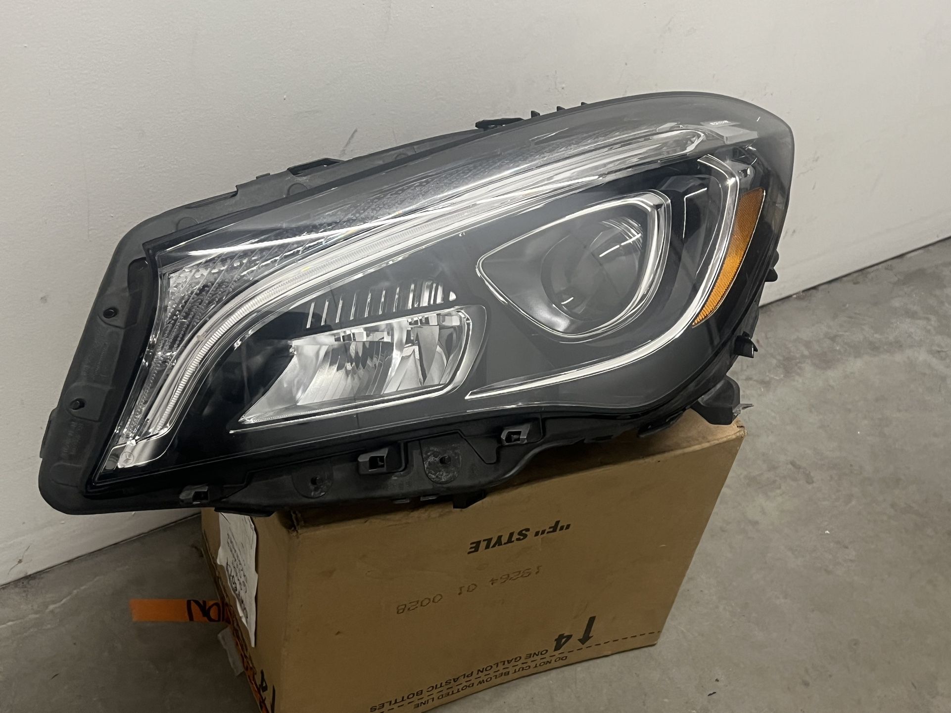 2017-2019 W117 CLA43 AMG MERCEDES BENZ HEADLIGHT LEFT DRIVER SIDE ORIGINAL FACTORY OEM FULL LED NO MODULES INCLUDED IN EXCELLENT SHAPE 
