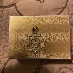 10k Anchor Pendant