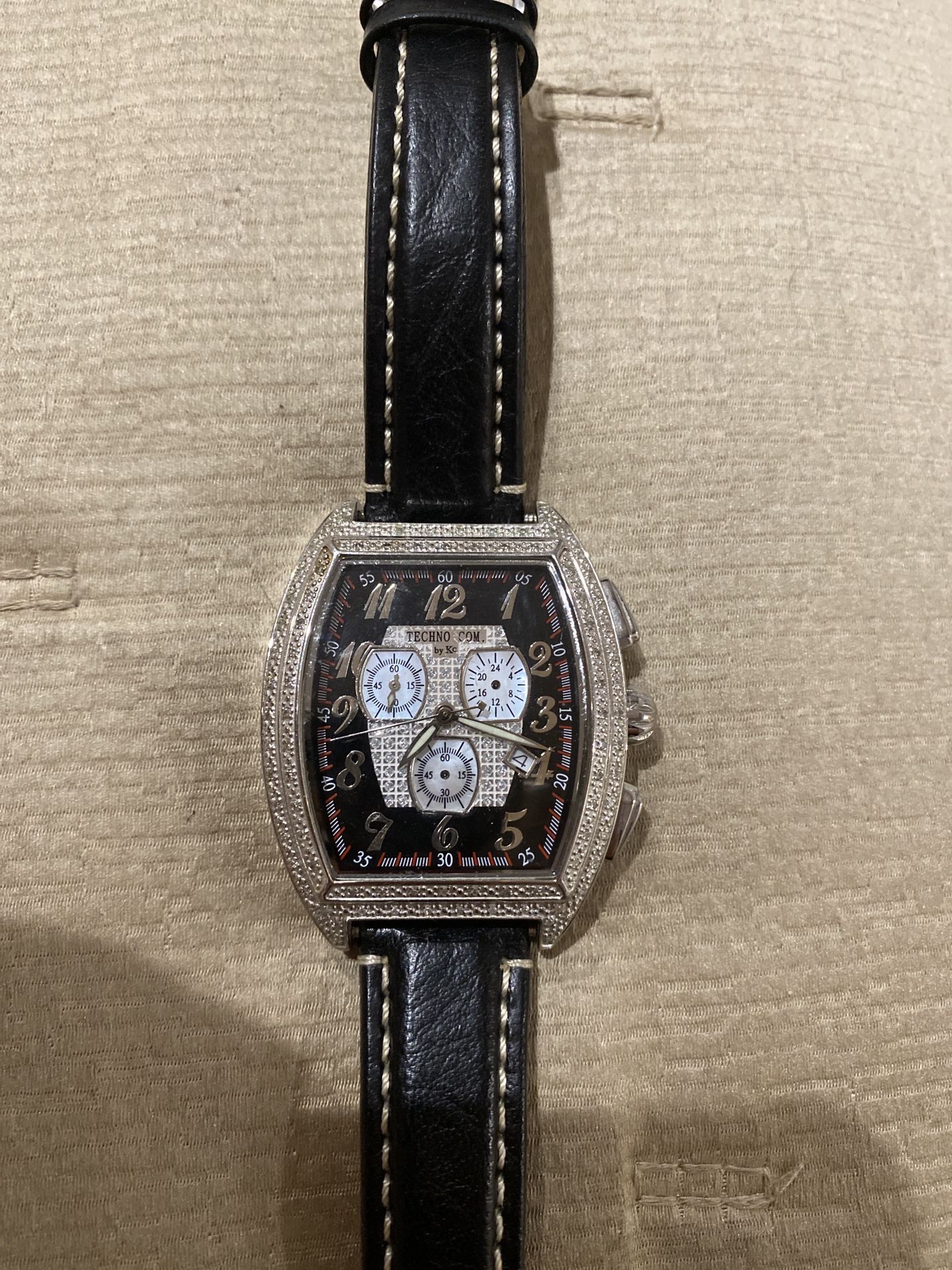 Techo Com watch