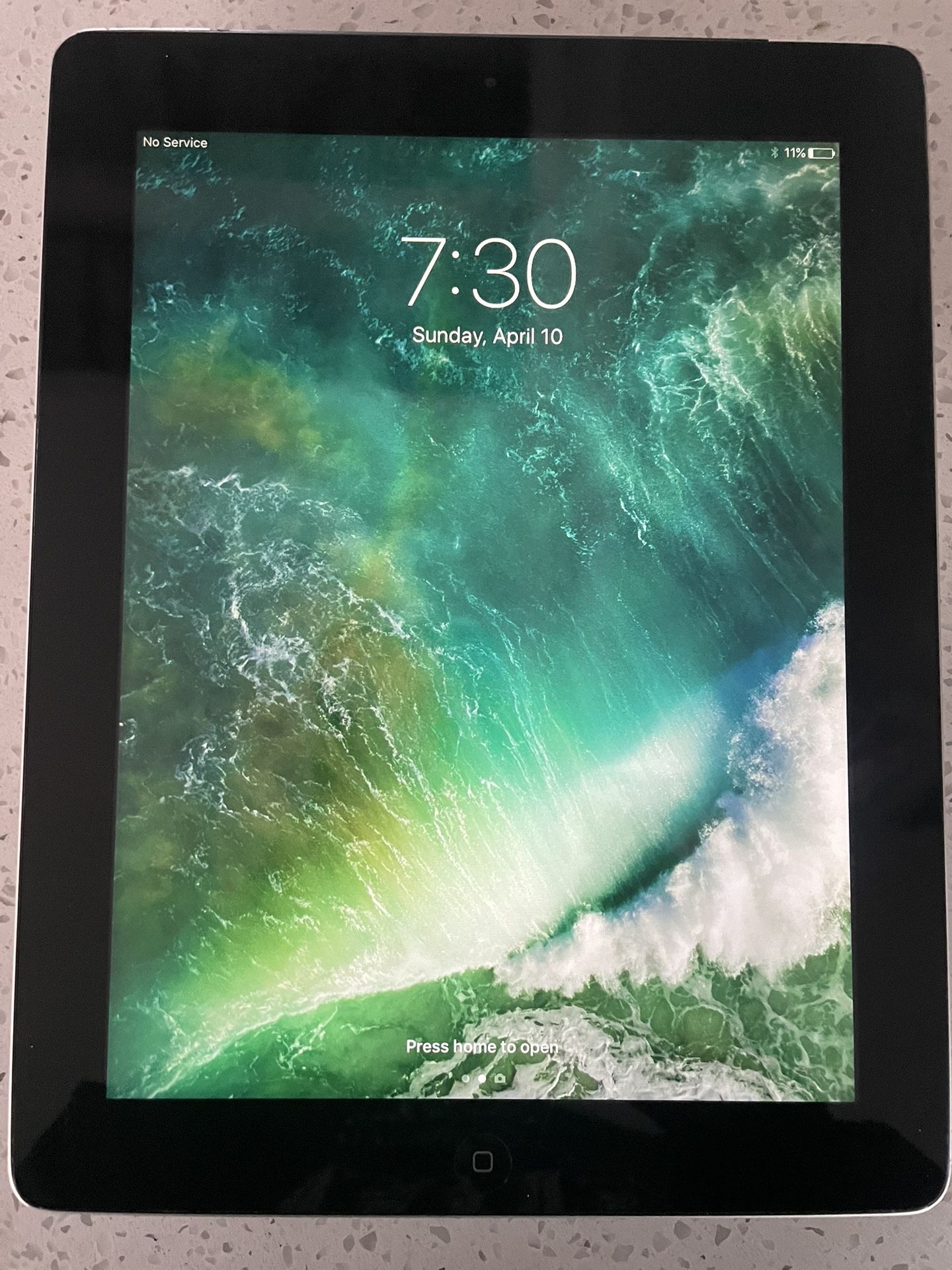 I Pad 7th Generation ! Perfect Condition!