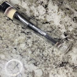 It Cosmetics Brush 