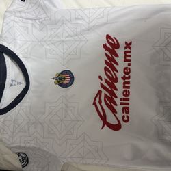 Size 6 kids chivas jersey with shorts 