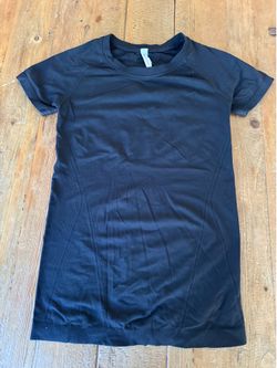 Athleta Zephyr V-neck tee- Size XXS