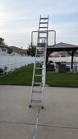 Extension aluminum ladder  28 foot