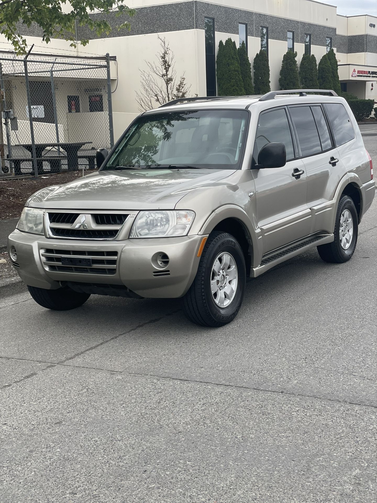 2003 Mitsubishi Montero