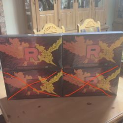 Moltres Ultra Premium Collection Box