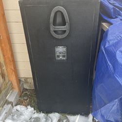 Huge Behgriner Speaker 