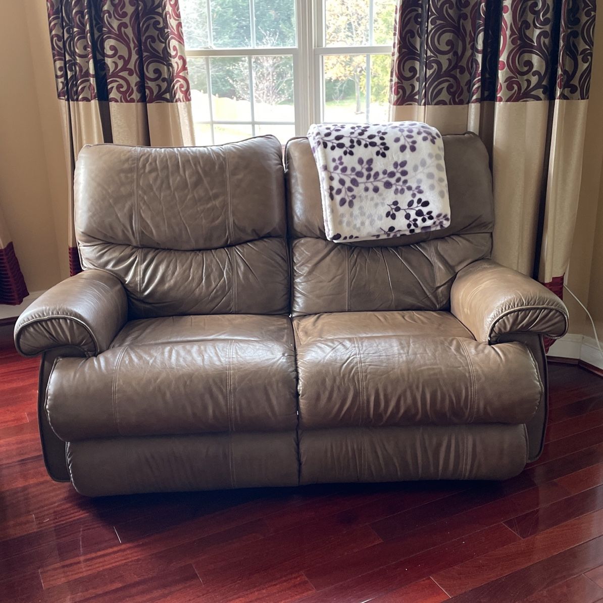 Lazy Boy Leather Love Seat With 2 Recliners 