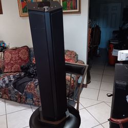 TRAK SPEAKER RADIO. ...FOR I-POD... DVD-CD.....FROM AUX TO VIDEO OUT. HIGH POWER.   SUENA DURO