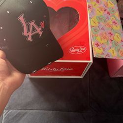31 Hats Valentines