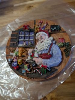 (S1) Vintage Santa's Workshop 3D Relief Decorative Plate