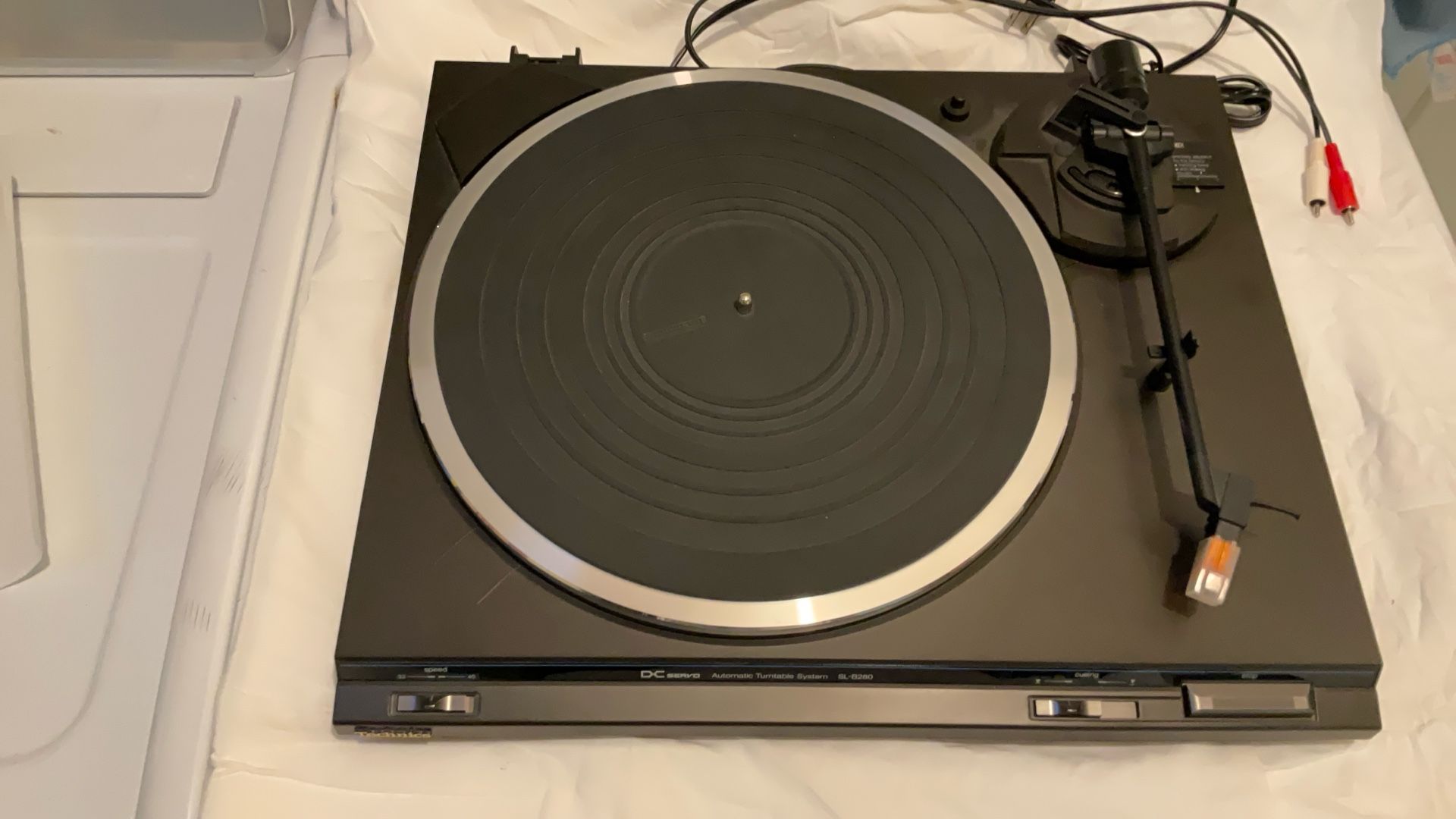 Technics model SL B280 Automatic Turntable