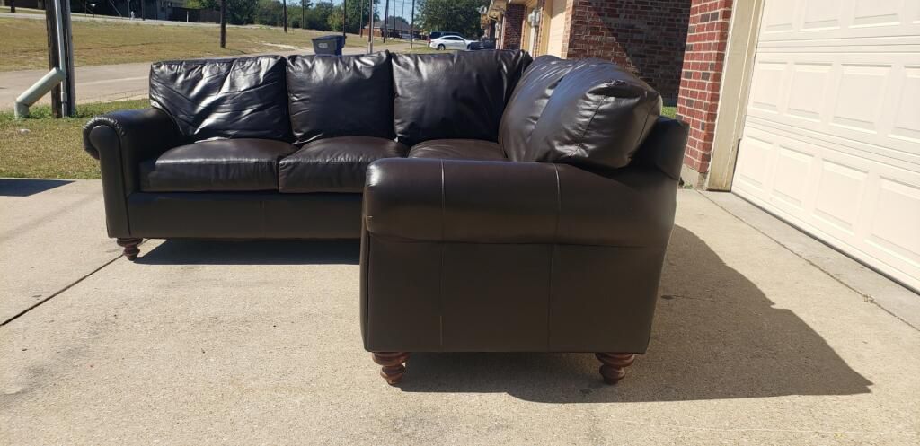 🥰🥳🤩 Beautiful brown sectional Available!