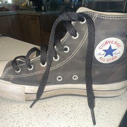 Chuck Taylor Black High top Size 5