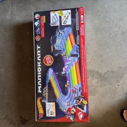 Hot Wheels Mario Kart Rainbow Road