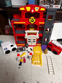 Kid Connection Fire Station Emergency Vehicle Playset with Light & Sound. 31