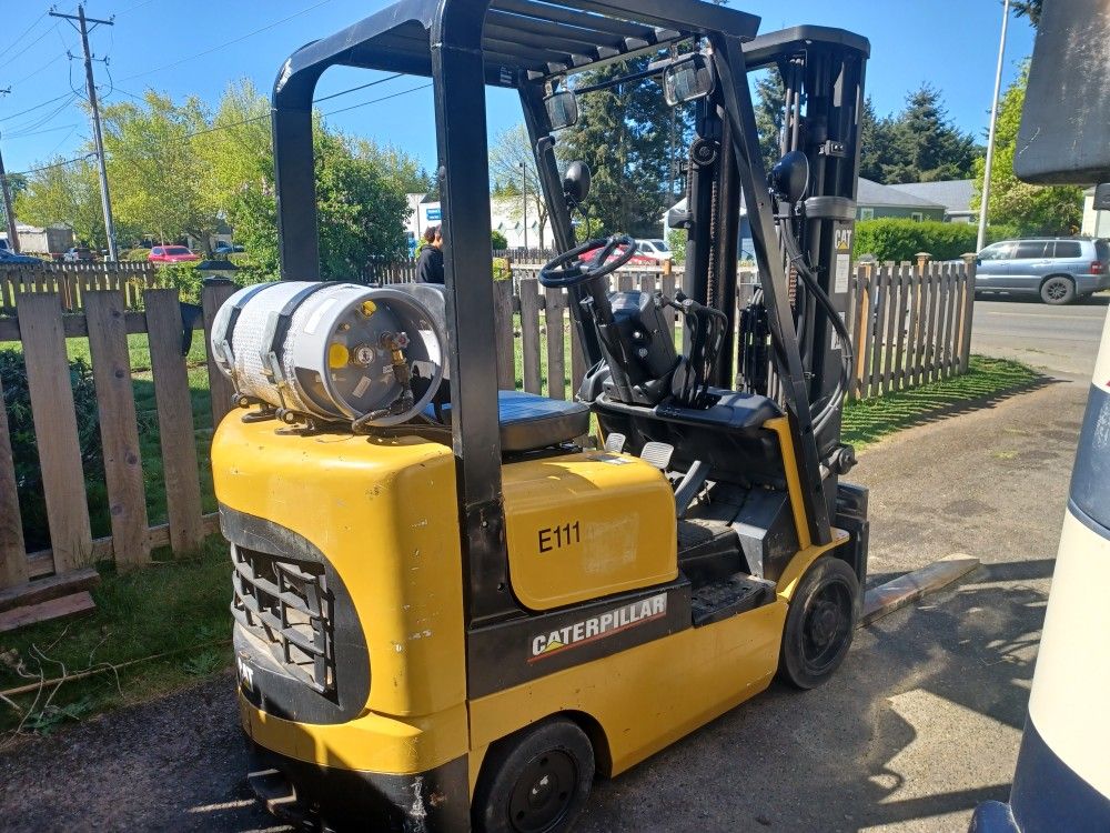 Caterpillar Forklift