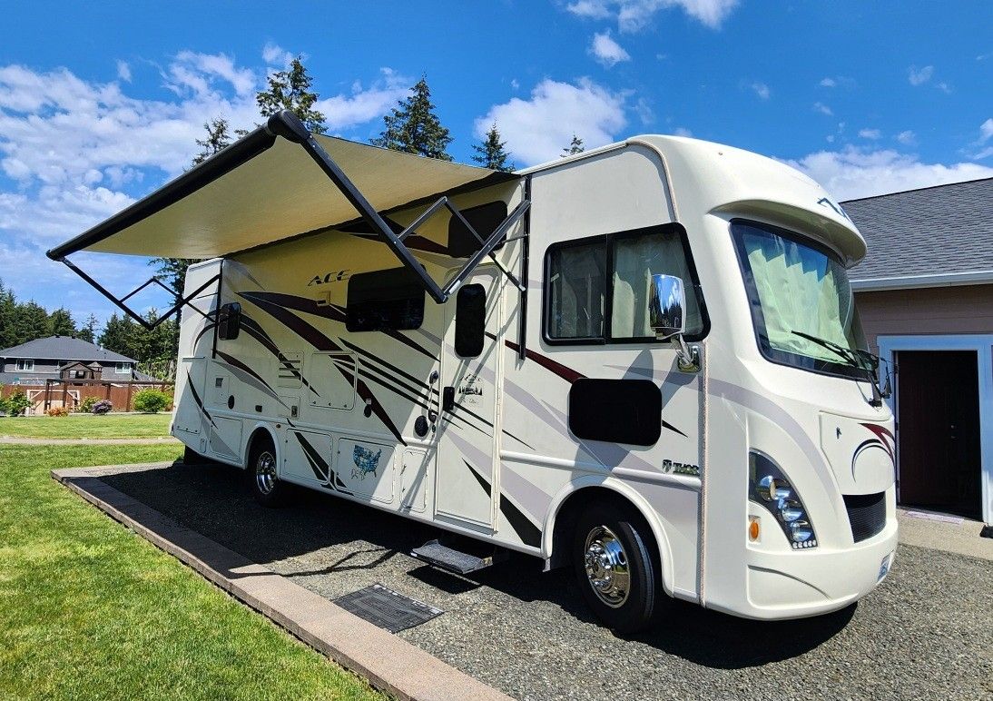 Thor ACE 30.3 Motorhome 2018 White/Brandy