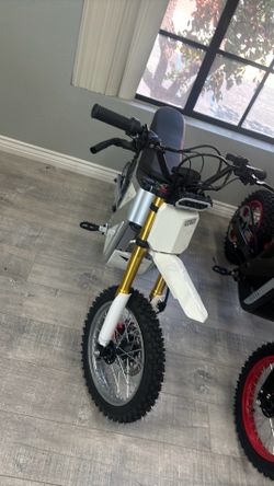 Brand new in box dirt bike for 1000