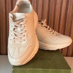Gucci Size 8.5 man 10 Woman (41 EUR)