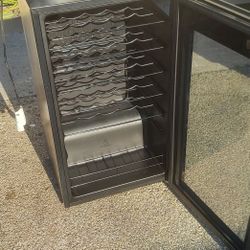 Fridgeaire Wine/can Holder Fridge 