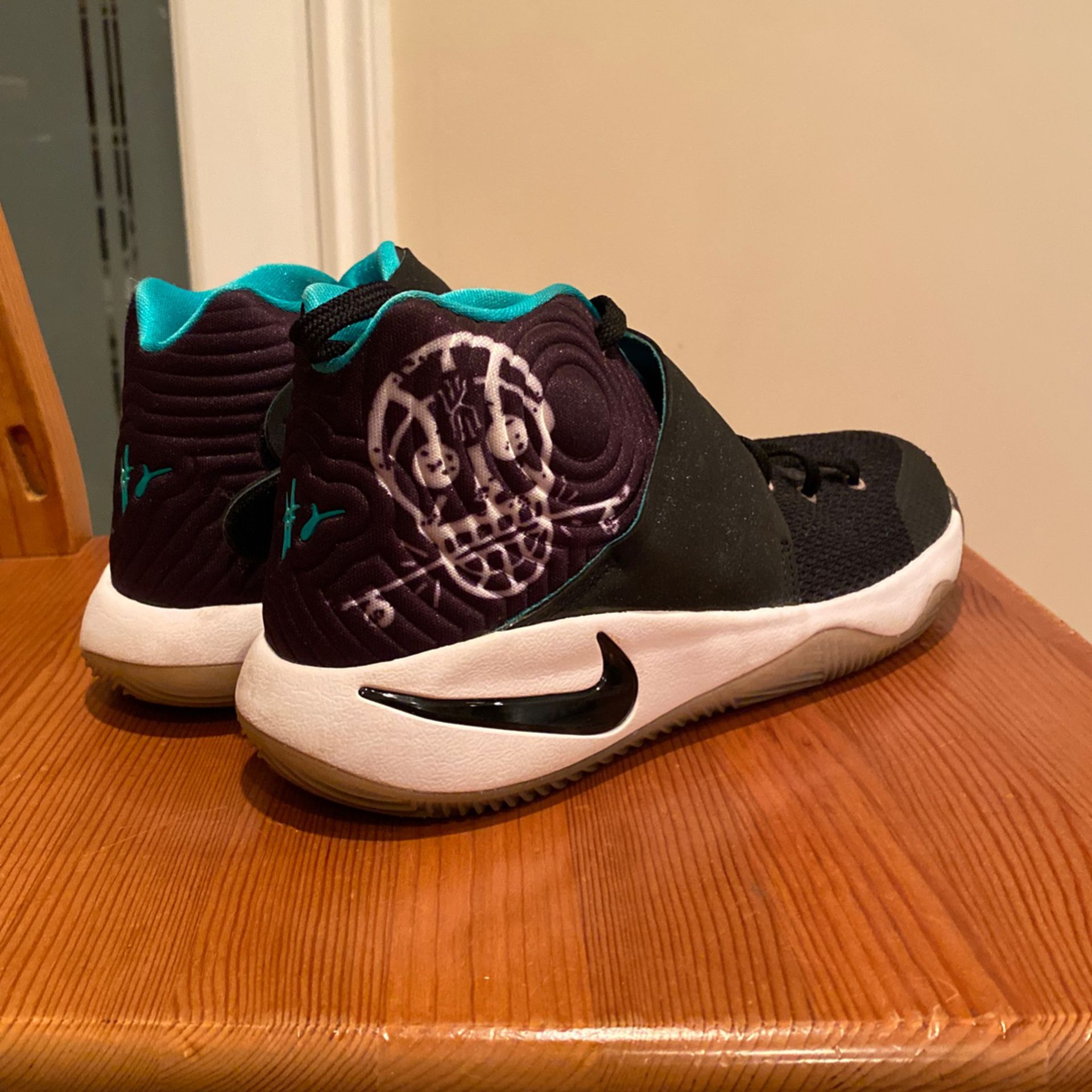 Nike Kyrie Irving GS 2 7Y Skateboard Basketball Shoes  