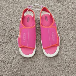 NEW Keen Washable BIG kid Size 7 Sandals