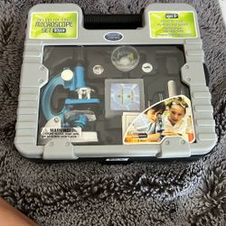 Almost New Microscope    Deluxe die-cast microscope set 50psc