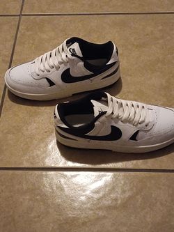 Nike Low-Top White and Black Sneakers Women's 7.5