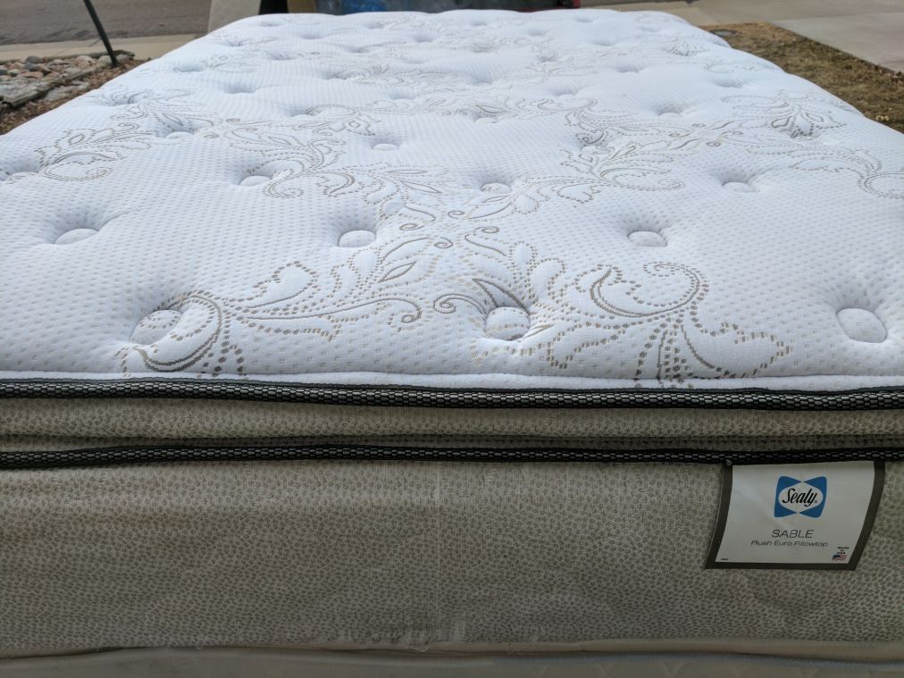 FULL SEALY SABLE PLUSH EURO PILLOWTOP MATTRESS INCLUDES BOXSPRING