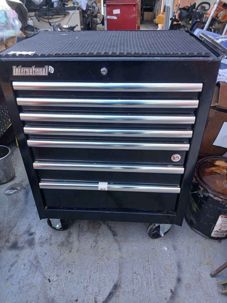 International 7 Drawers Tool Box.