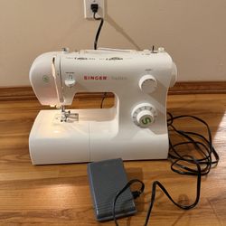 Singer Tradition 2277 Sewing Machine 