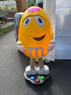 M&M's Yellow Character Candy Dispenser Statue