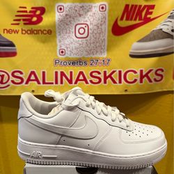 Low top AF1 Nike White 10M