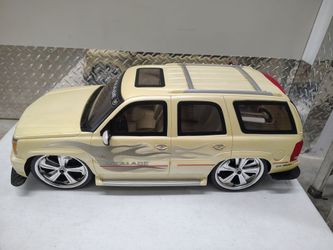 New Bright Cadillac Escalade RC Car