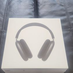 ***BRAND NEW SEALED* AIRPODS MAX USB-C