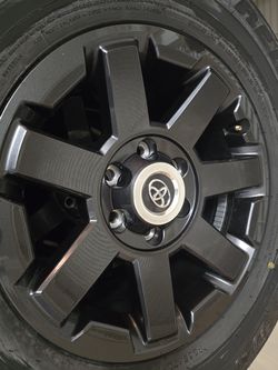 Toyota 4Runner 17x7 oem rims and tires.
