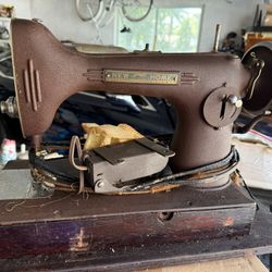New Home vintage sewing machine