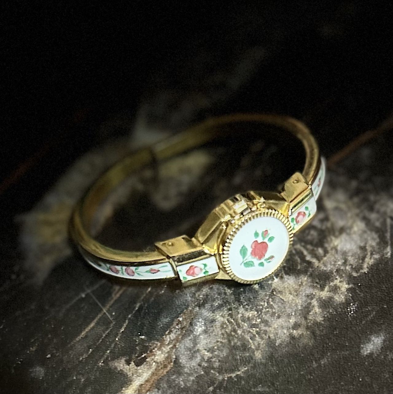 Vintage Bracelet / Watch Made In Japan. Floral Design & Quartz