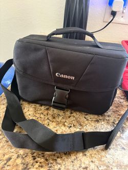 Canon 2 lens camera with carrying case