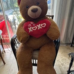 4 Foot Plush Teddy Bear - Hugs And Kisses