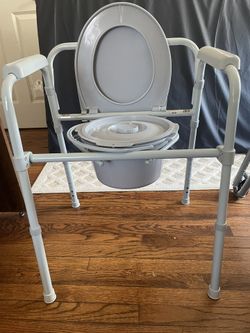 Commode Chair