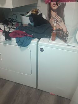 White Washer and Dryer Set