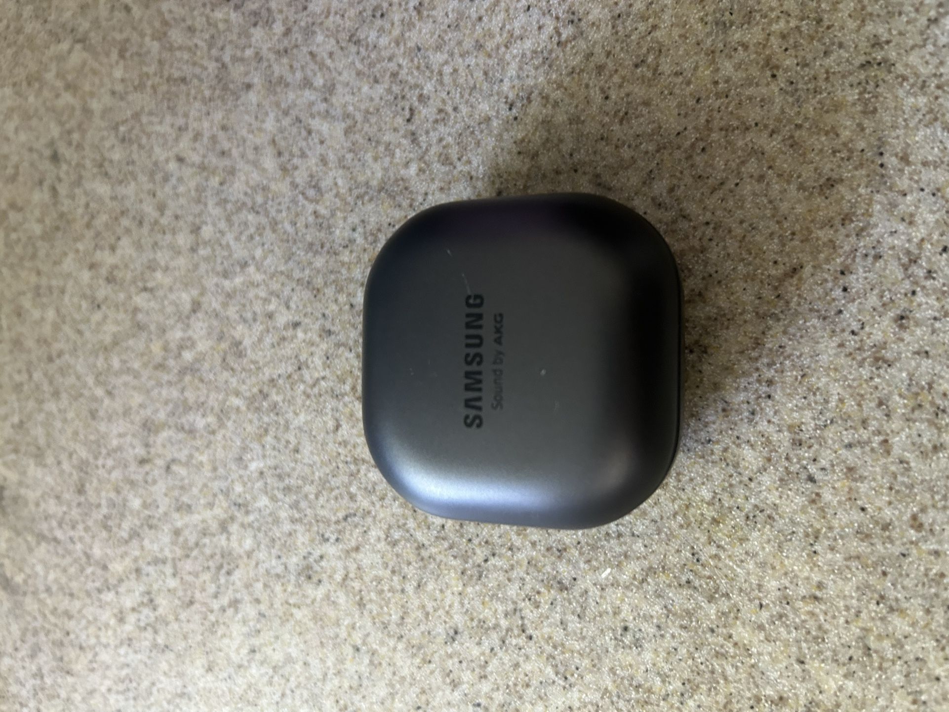 Samsung Galaxy Buds Live, Wireless Earbuds w/Active Noise Cancelling (black case/white buds). Like new. Never used but tested. Comes as shown.