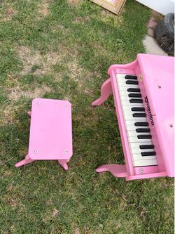 Schoenhut Kids Piano with stool