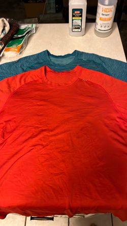Lululemon men’s workout shirts and shorts