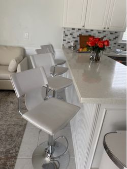Set of 4 Modern Adjustable Bar Stools – Cream/White