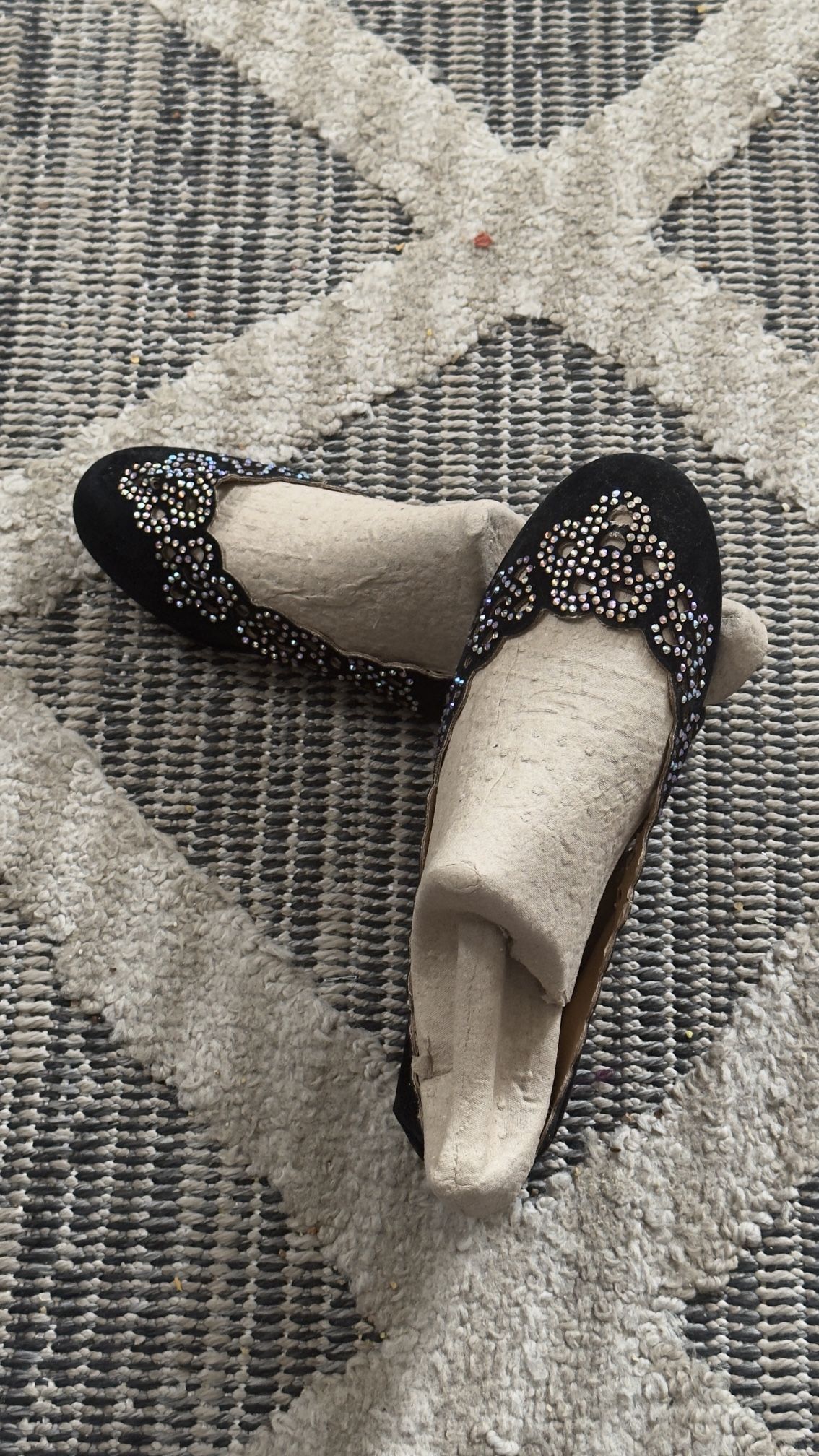 WOMENS BLACK DRESS SHOES IN A RARE SIZE 10 RECEIVED AS A GIFT BUT DIDNT FIT