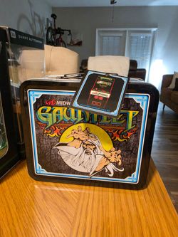Midway Classic Arcade Gauntlet Retro Metal Lunchbox