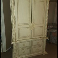 Free Free Armoire 